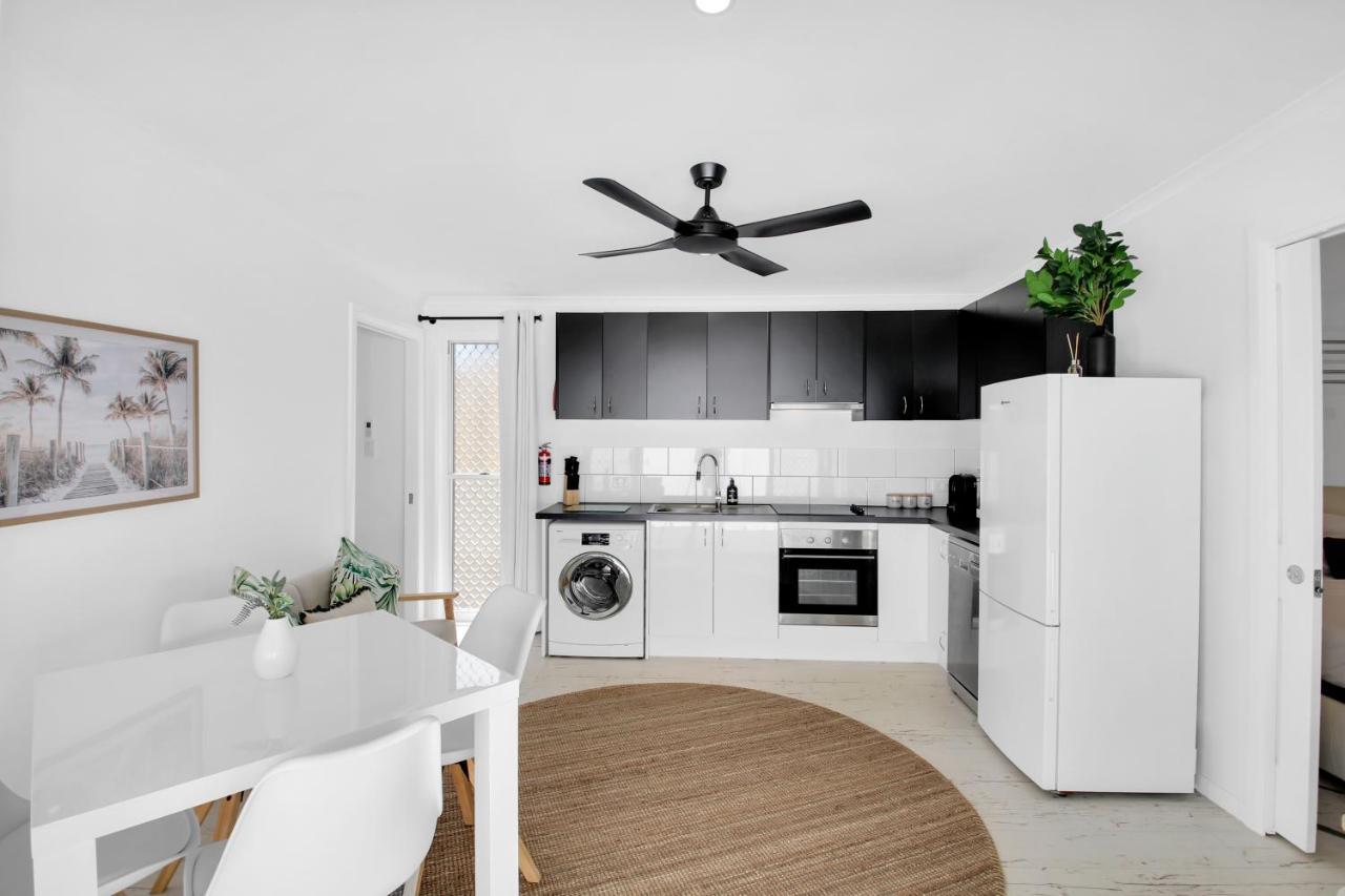 Private Outdoor Spa, Fire Pit, Cinema Room - The Cottage Coolum Beach Exterior foto